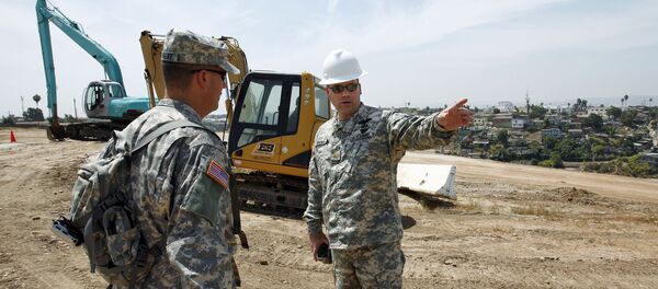 Ник Дучић, (десно) командант америчког контигента КФОР-а Ник Дучић, (десно) командант америчког контигента КФОР-а - Sputnik Србија