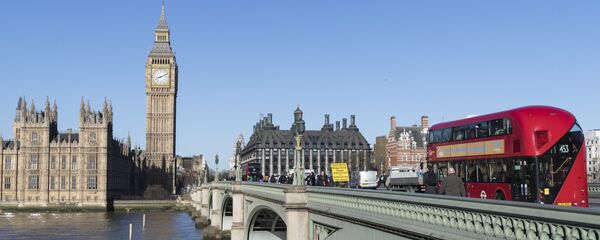 Вестминстерски мост преко Темзе у Лондону Вестминстерски мост преко Темзе у Лондону - Sputnik Србија
