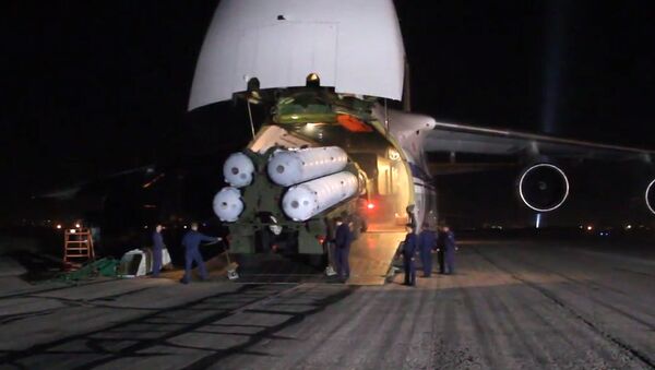 Istovar ruskih lansirnih protivvazdušnih sistema S-300 isporučenih Siriji - Sputnik Srbija