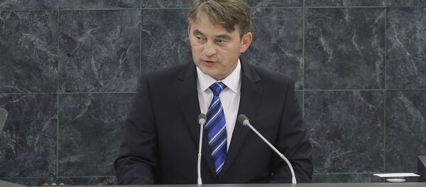 Жељко Комшић, хрватски члан Председништва БиХ обраћа се за говорницом Уједињених нација 24. септембра 2013. Жељко Комшић, хрватски члан Председништва БиХ обраћа се за говорницом Уједињених нација 24. септембра 2013. - Sputnik Србија