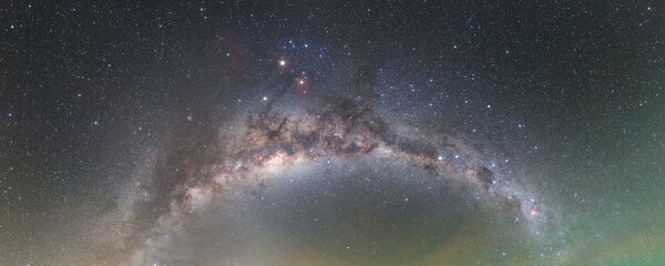 Млечни пут изнад Опсерваторије Паранал у пустињи Атакама - Sputnik Србија