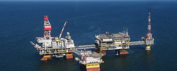 Stacionarna platforma na naftnom nalazištu u severnom delu Kaspijskog mora - Sputnik Srbija