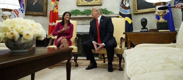 Ники Хејли и Доналд Трамп - Sputnik Србија