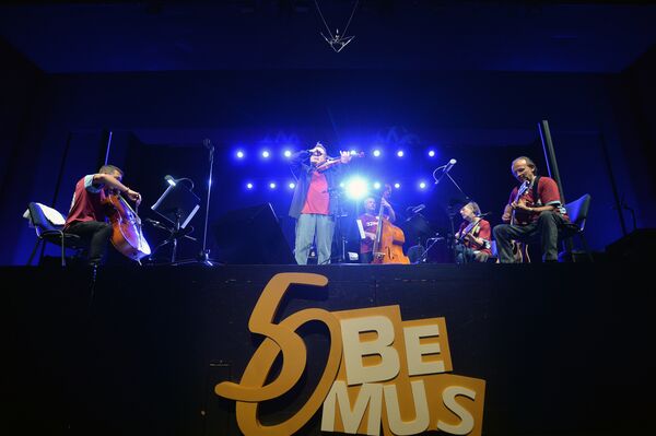 Најџел Кенеди на отварању Бемуса - Sputnik Србија