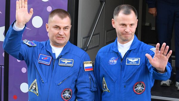 Космонаути Алексеј Овчинин и Ник Хејг пред старт ракете - Sputnik Србија