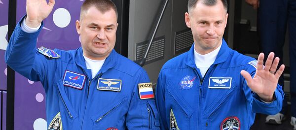 Космонаути Алексеј Овчинин и Ник Хејг пред старт ракете - Sputnik Србија