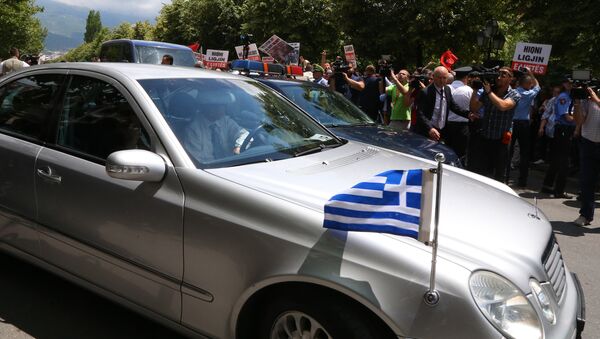 Grčka zastava na autu - Sputnik Srbija
