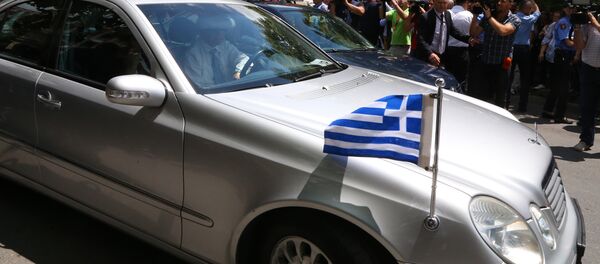 Grčka zastava na autu - Sputnik Srbija