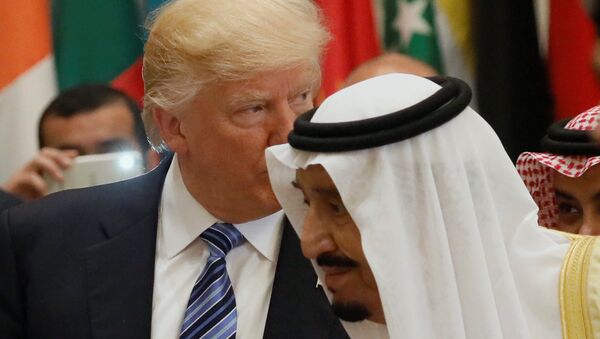 Američki predsednik Donald Tramp i saudijski kralj Salman bin Abdulaziz Al Saud u Rijadu, 21. maja 2017. - Sputnik Srbija