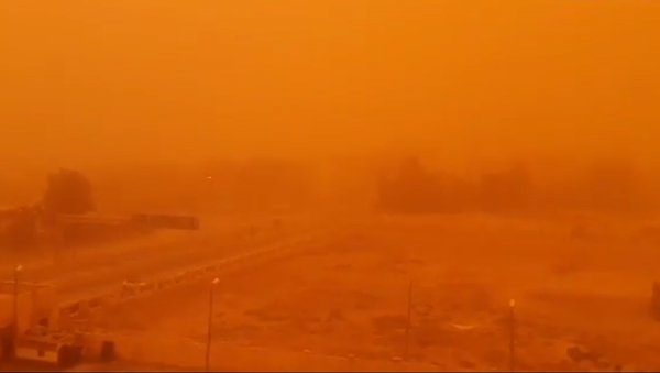 Peščana oluja nad Deir el Zorom. - Sputnik Srbija