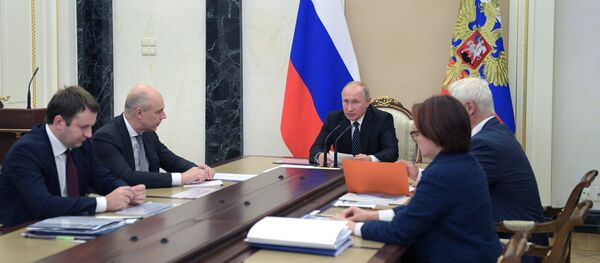 Председник Русије Владимир Путин на састанку о економским питањима. - Sputnik Србија