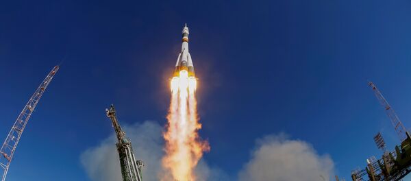 Свемирски брод Сојуз МС 10 са посадом, америчким астронаутом Ником Хејгом и руским космонаутом Алексејем Овчињином, током лансирања на Међународну свемирску станицу са космодрома Бајконур у Казахстану Свемирски брод Сојуз МС 10 са посадом, америчким астронаутом Ником Хејгом и руским космонаутом Алексејем Овчињином, током лансирања на Међународну свемирску станицу са космодрома Бајконур у Казахстану - Sputnik Србија