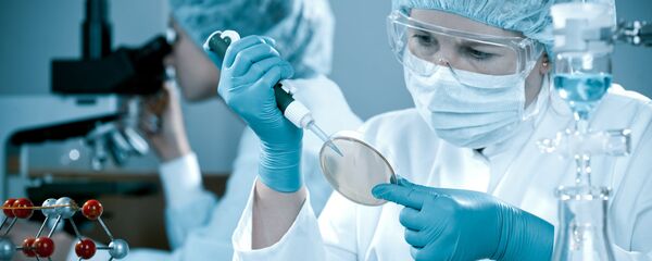 Научници у лабораторији - Sputnik Србија