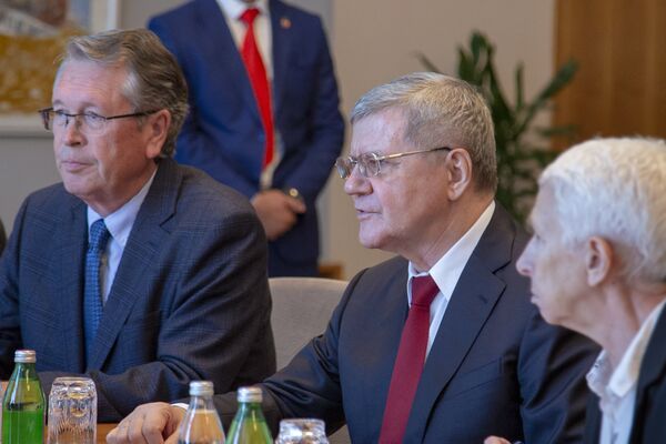 Руски тужилац Јуриј Чајка на састанку са Александром Вучићем - Sputnik Србија