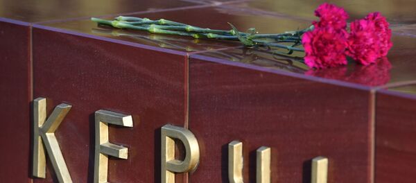 Цвеће поводом терористичког напада на Криму - Sputnik Србија