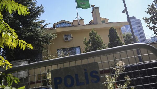 Turska policija blokirala put koji prolazi pored zgrade konzulata Saudijske Arabije u Istanbulu - Sputnik Srbija