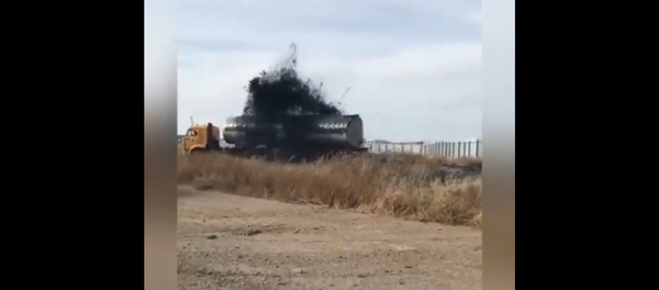 Nafta pršti na sve strane (video) Nafta pršti na sve strane (video) - Sputnik Srbija