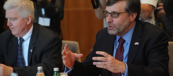 Ambasador SAD u Srbiji Kajl Skot i zamenik pomoćnika američkog državnog sekretara Metju Palmer. Ambasador SAD u Srbiji Kajl Skot i zamenik pomoćnika američkog državnog sekretara Metju Palmer. - Sputnik Srbija