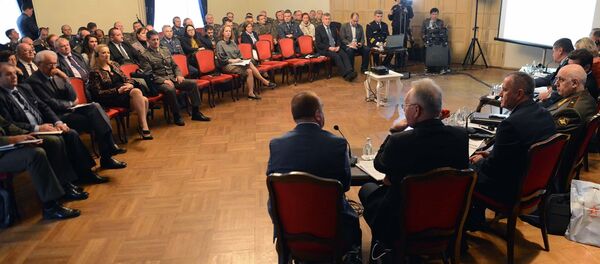 Округли сто „Проблеми у супротстављању новим изазовима и претњама“ Округли сто „Проблеми у супротстављању новим изазовима и претњама“ - Sputnik Србија