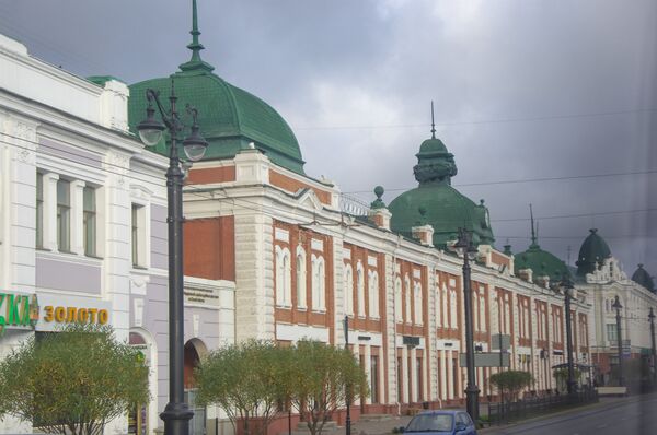 Лепе фасаде пуне детаља красе централне улице Омска. - Sputnik Србија