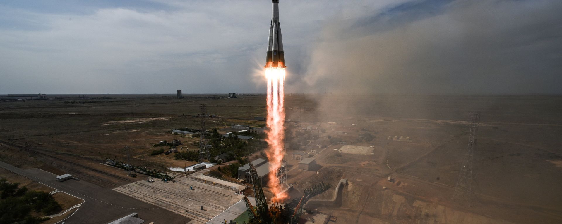Lansiranje rakete-nosača Sojuz FG sa svemirskim brodom Sojuz MS 09 sa posadom na kosmodromu Bajkonur - Sputnik Srbija, 1920, 28.03.2021