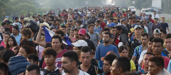 Karavan migranata iz Centralne Amerike krenuo prema granici SAD - Sputnik Srbija