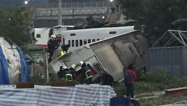 Спасиоци на месту железничке несреће у Тајвану - Sputnik Србија