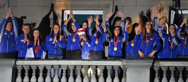 Златне одбојкашице на тераси Скупштине Београда Златне одбојкашице на тераси Скупштине Београда - Sputnik Србија
