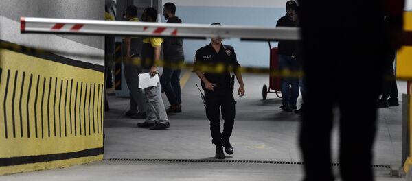 Policija u Istanbulu u garaži u kojoj je pronađen automobil saudijske ambasade u istrazi ubistva Džamala Hašogija - Sputnik Srbija