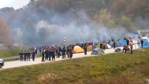 Migranti probijaju kordon na granici s Hrvatskom - Sputnik Srbija