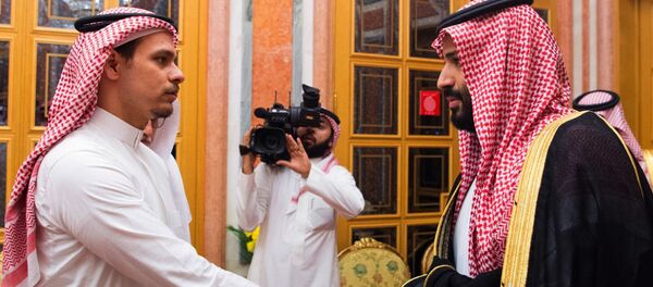 Салах Кашоги и саудијски принц престолонаследник Мухамед бин Салман Салах Кашоги и саудијски принц престолонаследник Мухамед бин Салман - Sputnik Србија