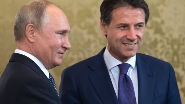 Руски председник Владимир Путин и италијански премијер Ђузепе Конте - Sputnik Србија