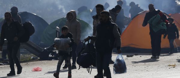 Migranti su i juče pokušali da probiju kordon na granici Hrvatske i BiH - Sputnik Srbija
