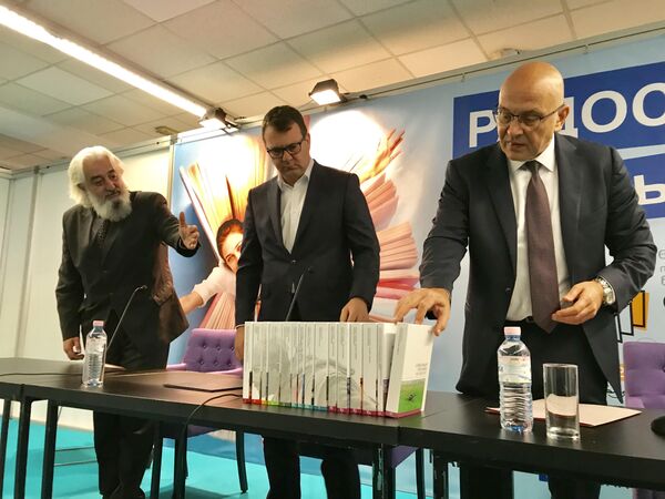 Ministar kulture Vladan Vukosaveljević na promociji knjige Ministar kulture Vladan Vukosaveljević na promociji knjige - Sputnik Srbija