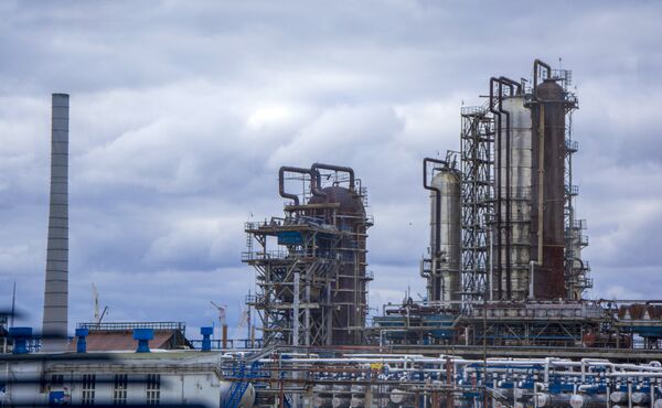 Рафинерија нафте „Гаспромњефта“ у Омску, Сибир, Русија - Sputnik Србија