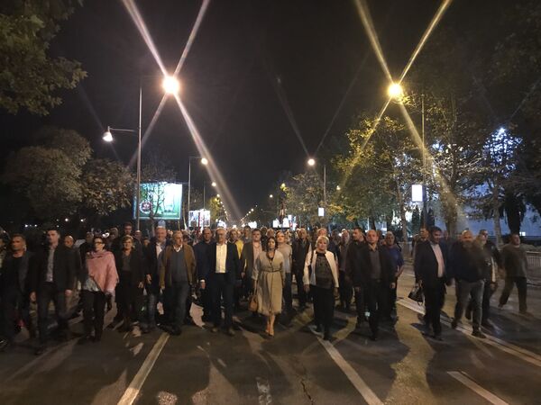 Protestna šetnja Demokratskog fronta centralnim gradskim ulicama Protestna šetnja Demokratskog fronta centralnim gradskim ulicama - Sputnik Srbija