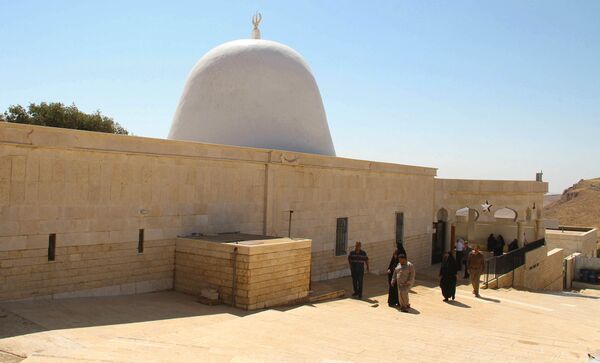 Na Aveljov grob opet dolaze turisti i hodočasnici (video, foto) - Sputnik Srbija
