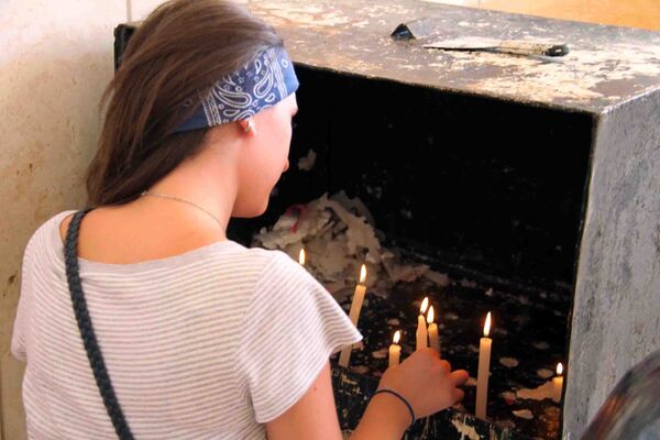 Na Aveljov grob opet dolaze turisti i hodočasnici (video, foto) - Sputnik Srbija