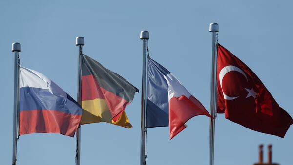 Zastave Rusije, Nemačke, Francuske i Turske na samitu četvoro lidera o Siriji - Sputnik Srbija
