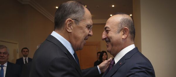 Ministri spoljnih poslova Rusije i Turske, Sergej Lavrov i Mevlut Čavušoglu, na sastanku u Istanbulu - Sputnik Srbija