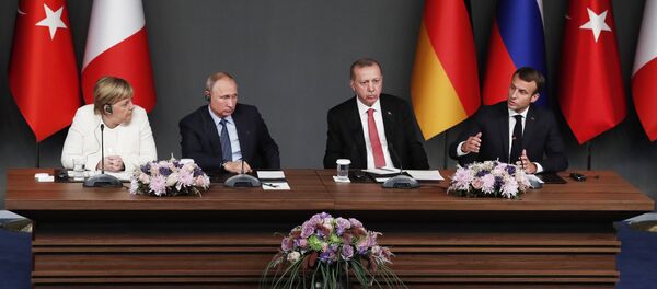 Nemačka kancelarka Angela Merkel, predsednik Rusije Vladimir Putin, predsednik Turske Redžep Tajip Erdogan i predsednik Francuske Emanuel Makron na zajedničkoj konferenciji za medije nakon samita o Siriji u Turskoj - Sputnik Srbija