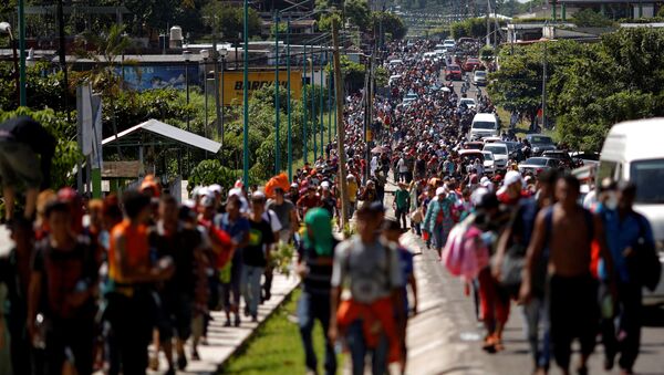 Karavan migranata iz Srednje Amerike kreće se ka granici sa Gvatemalom na putu za Sjedinjene Američke Države - Sputnik Srbija
