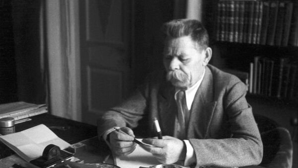 Pisac Maksim Gorki na svom imanju u Gorkom u julu 1935. - Sputnik Srbija