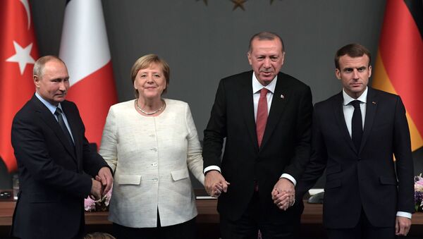Predsednik Rusije Vladimir Putin, kancelarka Nemačke Angela Merkel, predsednik Turske Redžep Tajip Erdogan i predsednik Francuske Emanuel Makron u Istanbulu - Sputnik Srbija