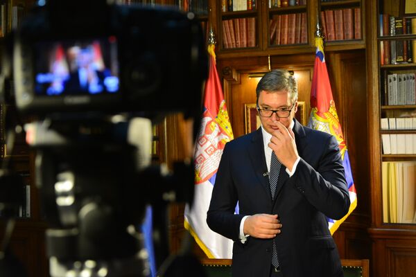 Predsednik Srbije Aleksandar Vučić u svom kabinetu na Andrićevom vencu Predsednik Srbije Aleksandar Vučić u svom kabinetu na Andrićevom vencu - Sputnik Srbija
