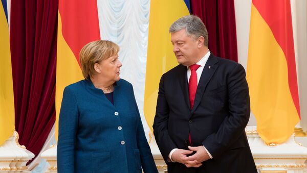 Немачка канцеларка Ангела Меркел и председник Украјине Петро Порошенко на састанку у Кијеву - Sputnik Србија