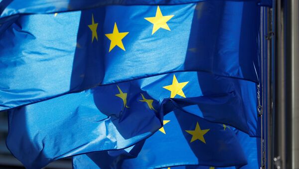 Заставе Европске уније испред седишта Европске комисије у Бриселу - Sputnik Србија