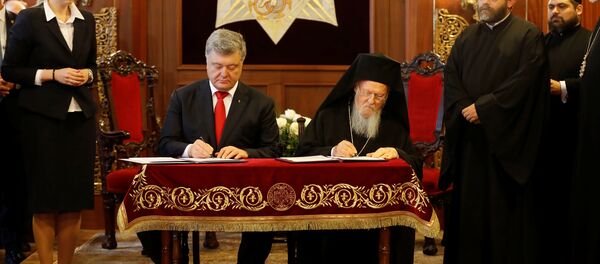Petro Porošenko i patrijarh Vartolomej potpisali sporazum o formiranju ukrajinske crkve - Sputnik Srbija