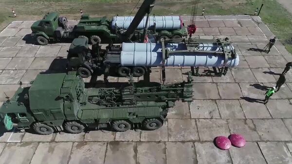 Lanseri protivvazdušnih sistema S-300 na vojnim vežbama Istok 2018 - Sputnik Srbija