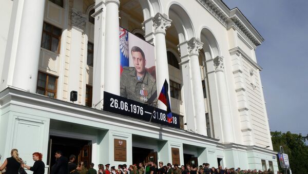Vojnici i meštani tokom sahrane lidera DNR Aleksandra Zaharčenka u Donjecku - Sputnik Srbija